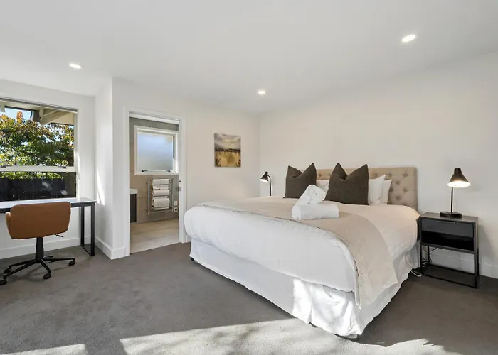 Emerald Oasis By Sotheby's Luxury Homes *