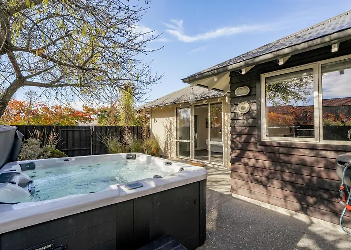 Holiday home Emerald Oasis By Sotheby's Luxury Homes Wanaka